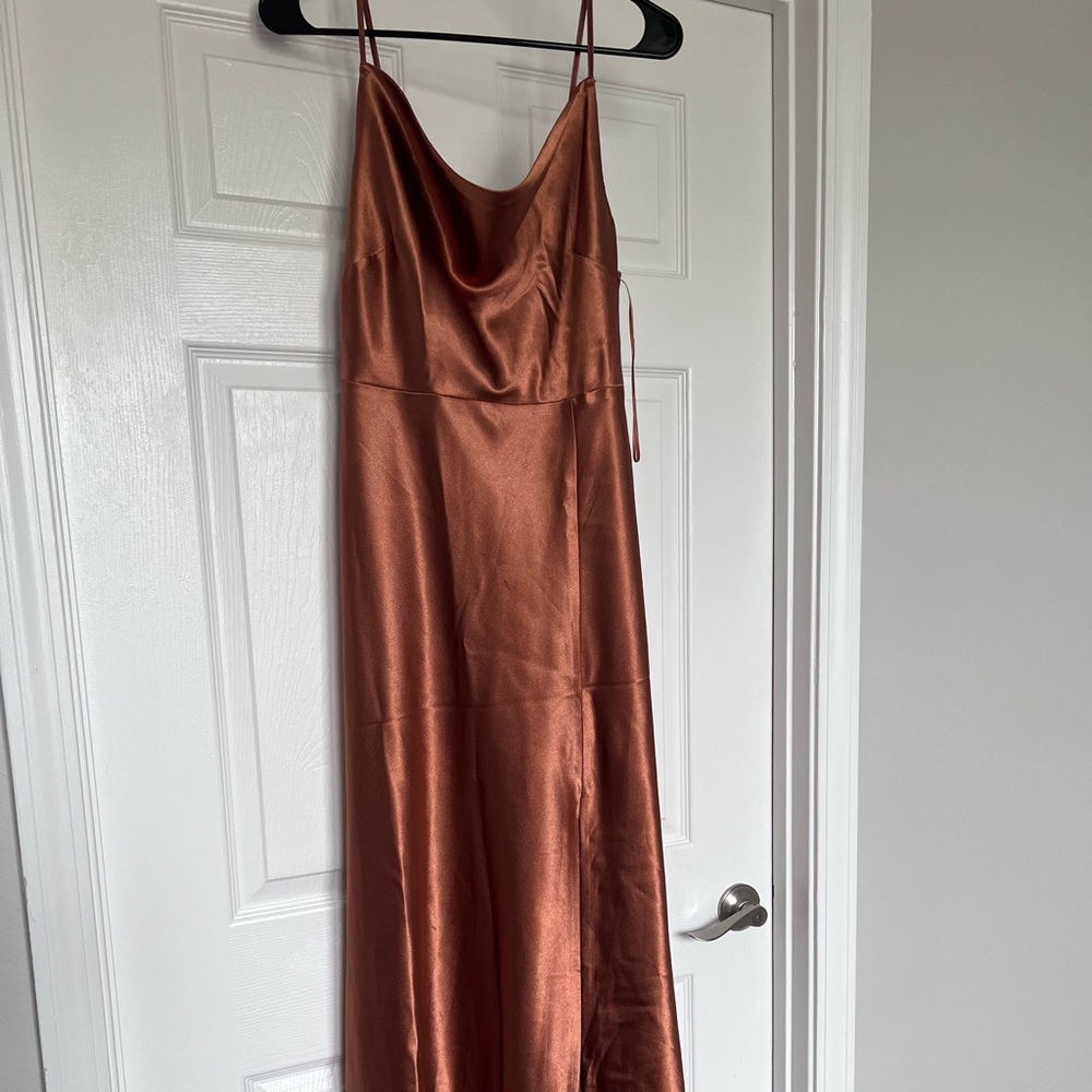 Birdy Grey LISA LONG DRESS
SHINY SATIN RUST